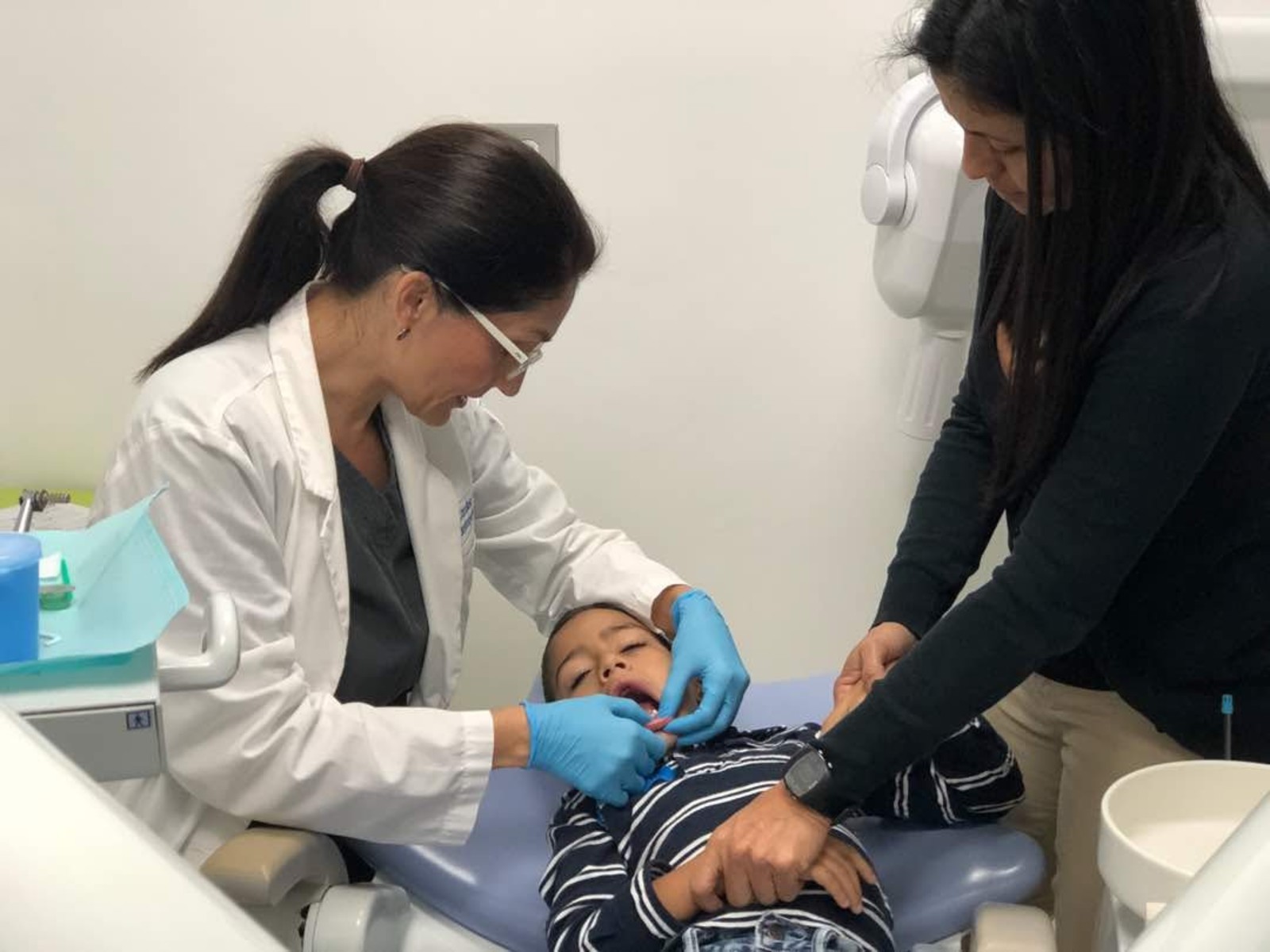 Actividad intramuros de odontología pediátrica - Dra. Carolina Medina, odontopediatra del CMDLT